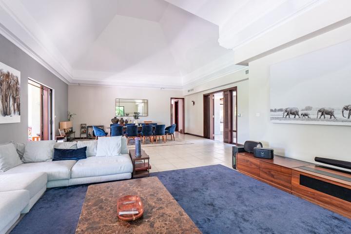 Single-storey 4-bedroom villa to rent in Tamarin Golf
