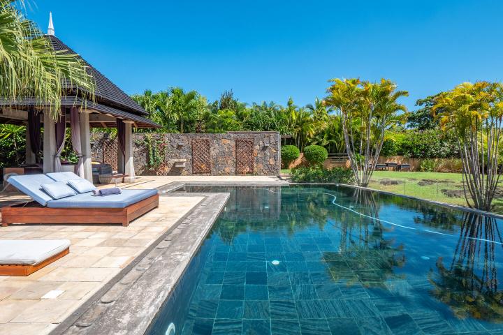Single-storey 4-bedroom villa to rent in Tamarin Golf