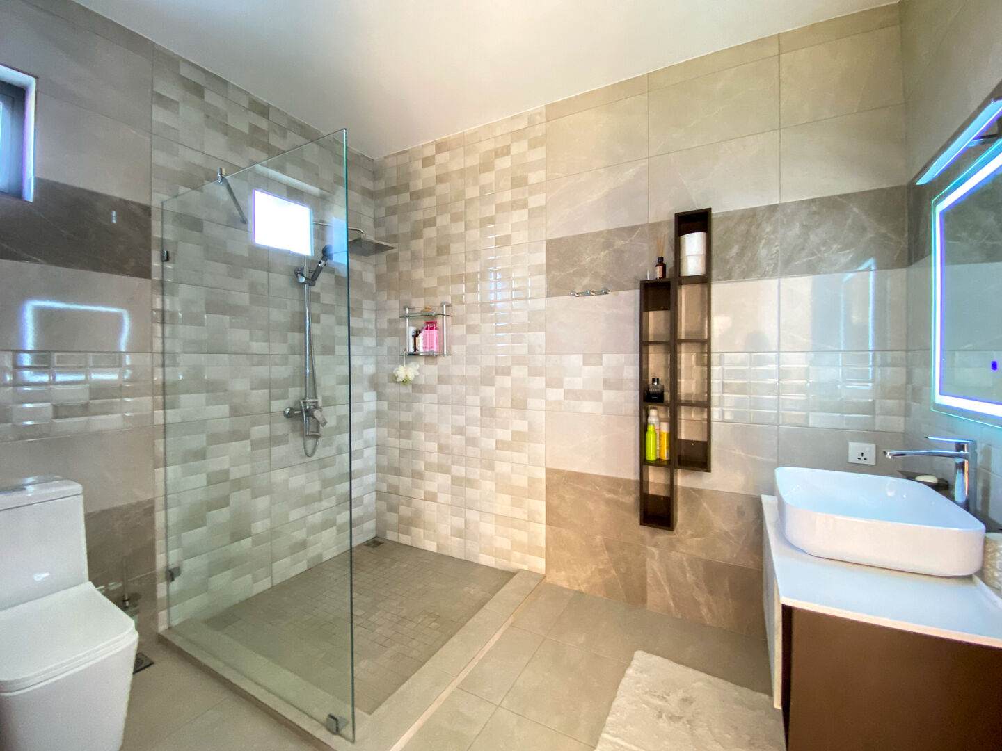 Villa moderne récente à louer à Grand baie