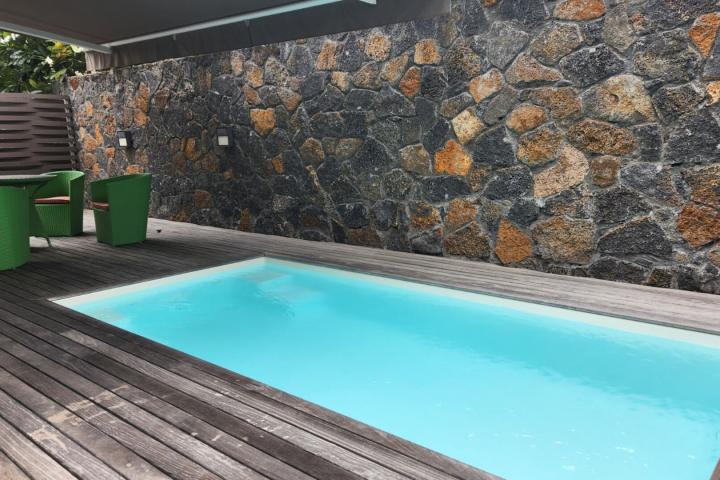 Duplex avec piscine privée à Rivière Noire à louer