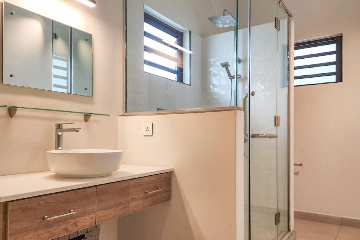 Duplex avec piscine privée à Rivière Noire à louer