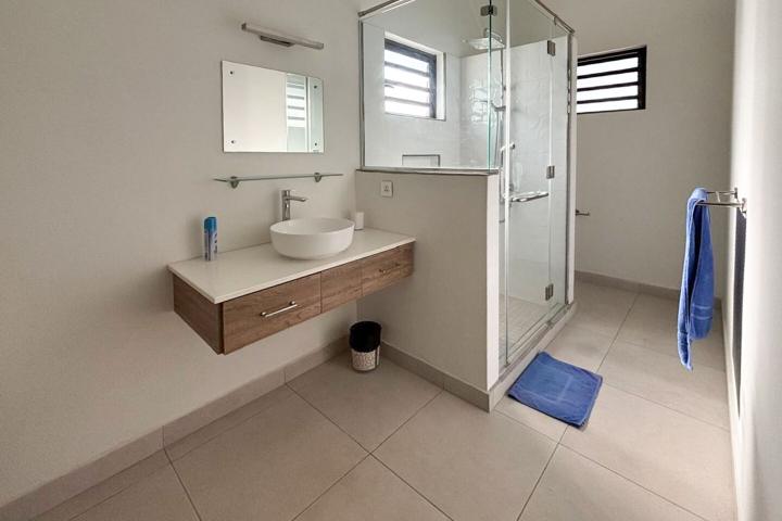 Duplex avec piscine privée à Rivière Noire à louer