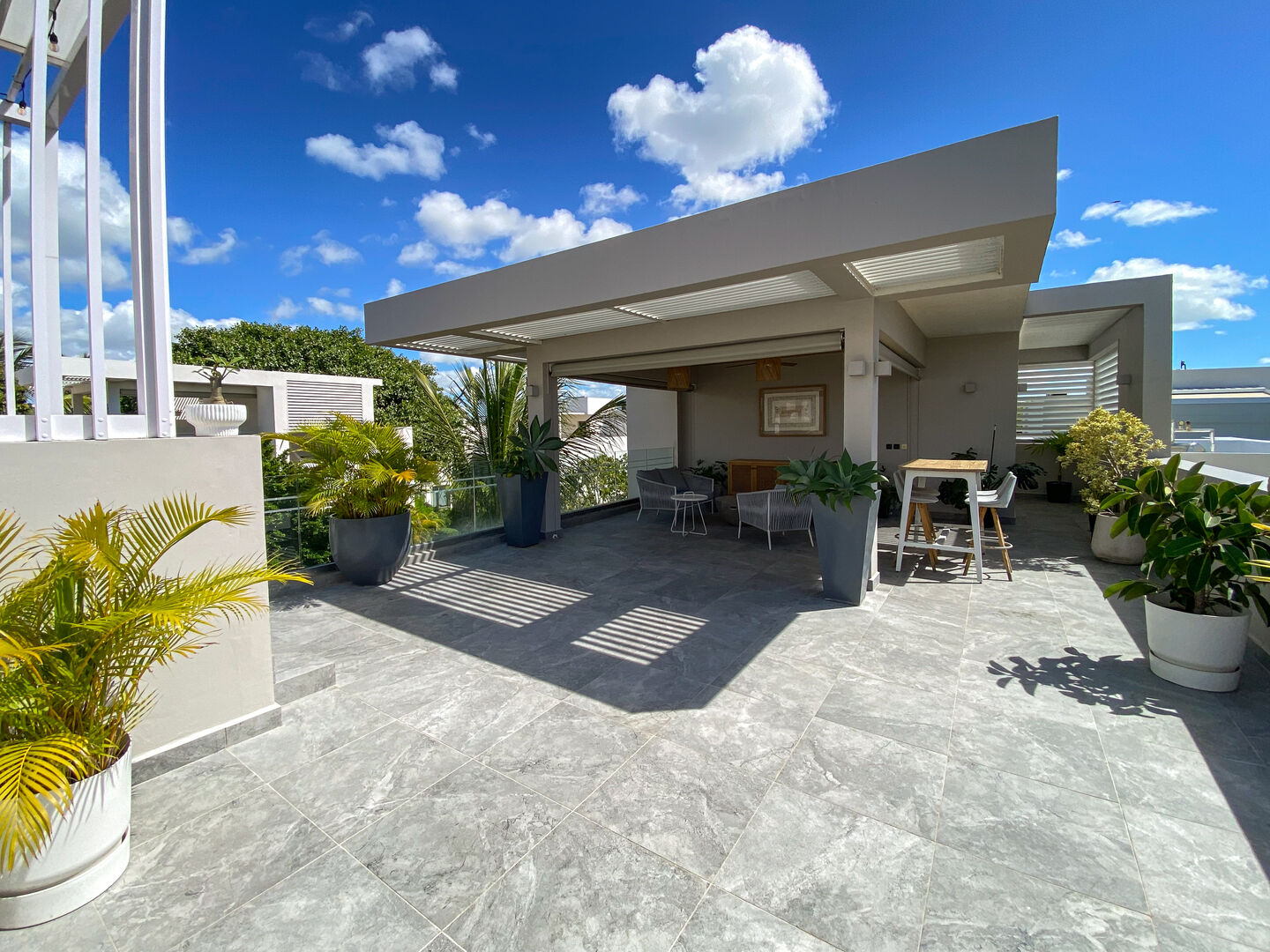 AZURI – Penthouse de prestige à louer à long terme