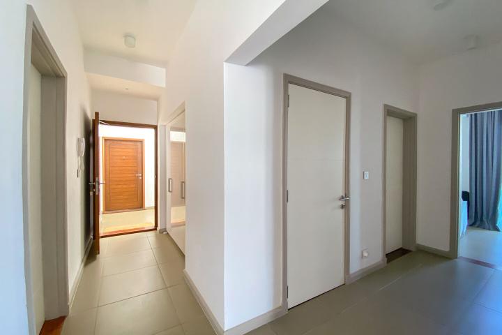 AZURI – Penthouse de prestige à louer à long terme à Haute Rive