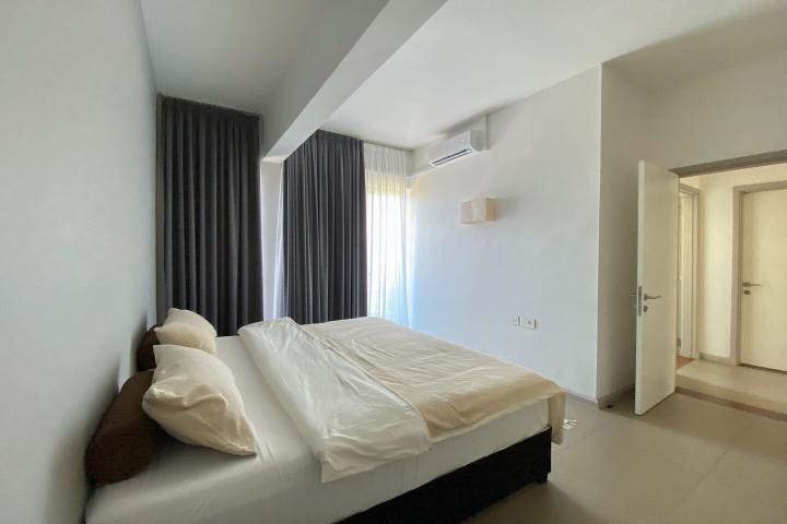 AZURI – Penthouse de prestige à louer à long terme à Haute Rive