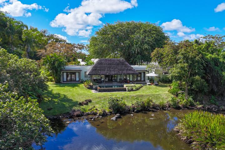 Villa Four Seasons à Anahita avec pool locatif officiel à vendre à Beau Champ