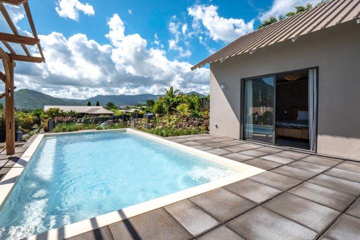 Villa neuve avec piscine dans morcellement sécurisé à louer à Petite Rivière Noire