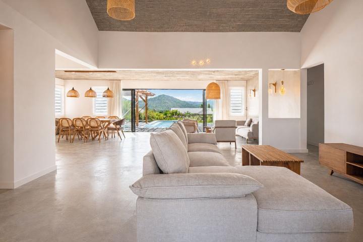 Villa neuve avec piscine dans morcellement sécurisé à louer à Petite Rivière Noire