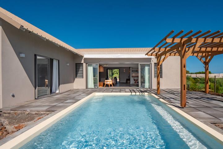 Villa neuve avec piscine dans morcellement sécurisé à louer à Petite Rivière Noire