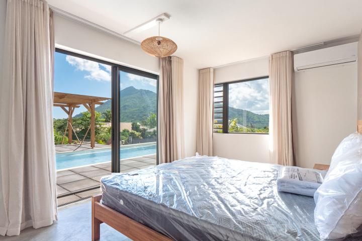 Villa neuve avec piscine dans morcellement sécurisé à louer à Petite Rivière Noire