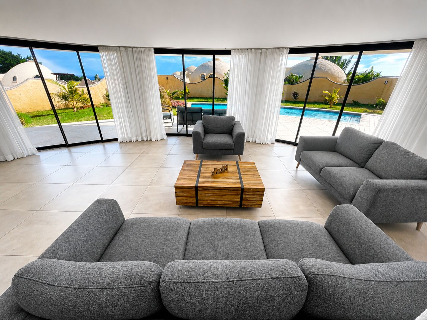 Atypical contemporary 3-bedroom villa to rent in Albion