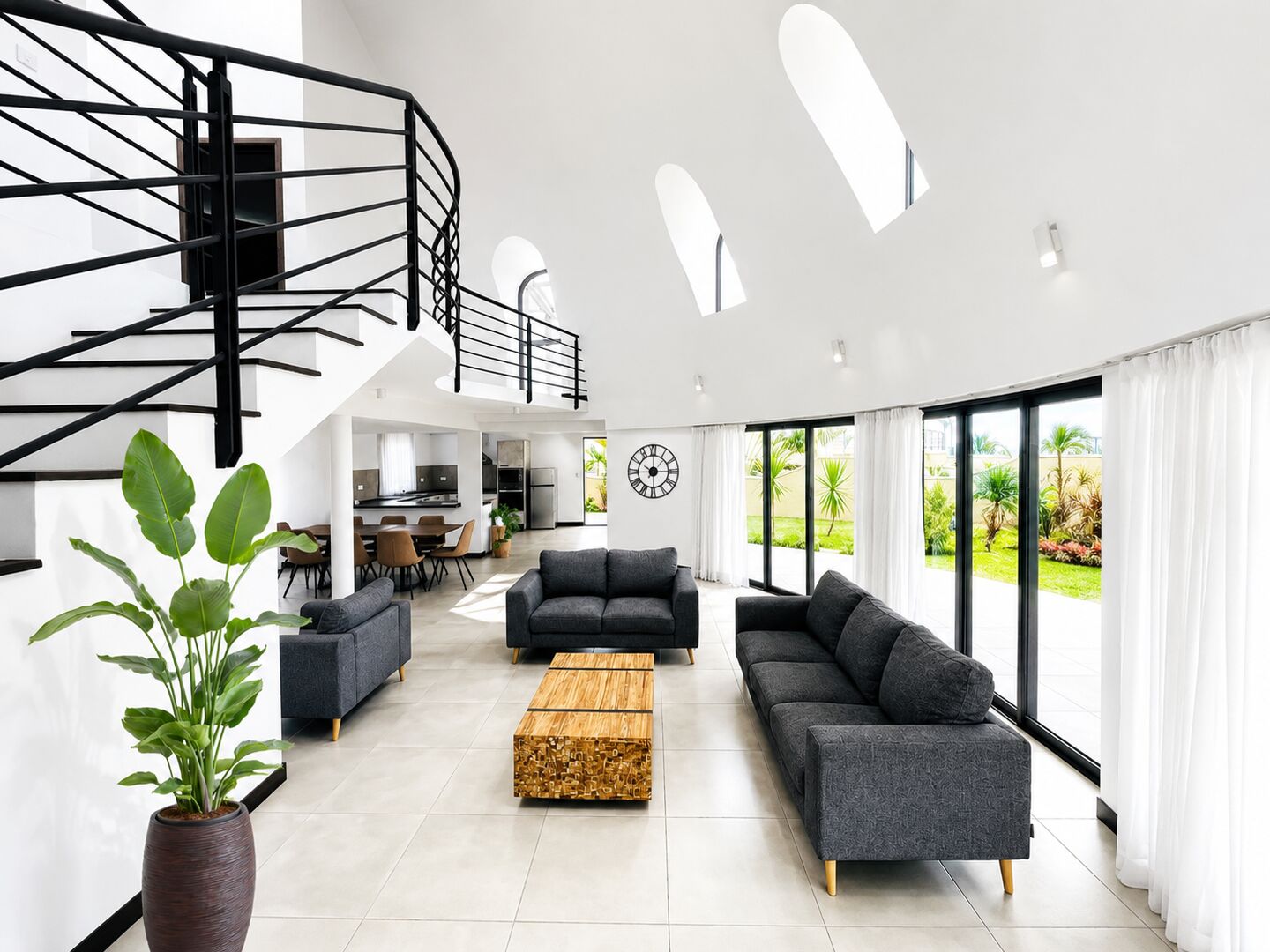 Atypical contemporary 3-bedroom villa to rent in Albion