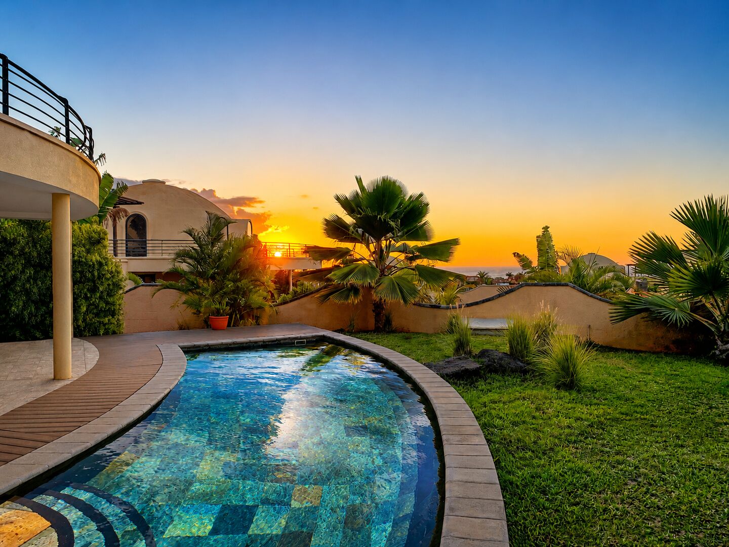 Atypical contemporary 3-bedroom villa to rent in Albion