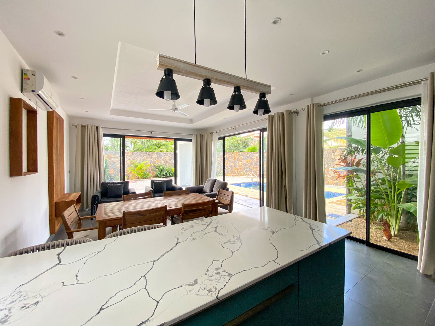 Trou aux Biches – Magnifique Villa moderne meublée 4 chambres ensuite avec piscine privée