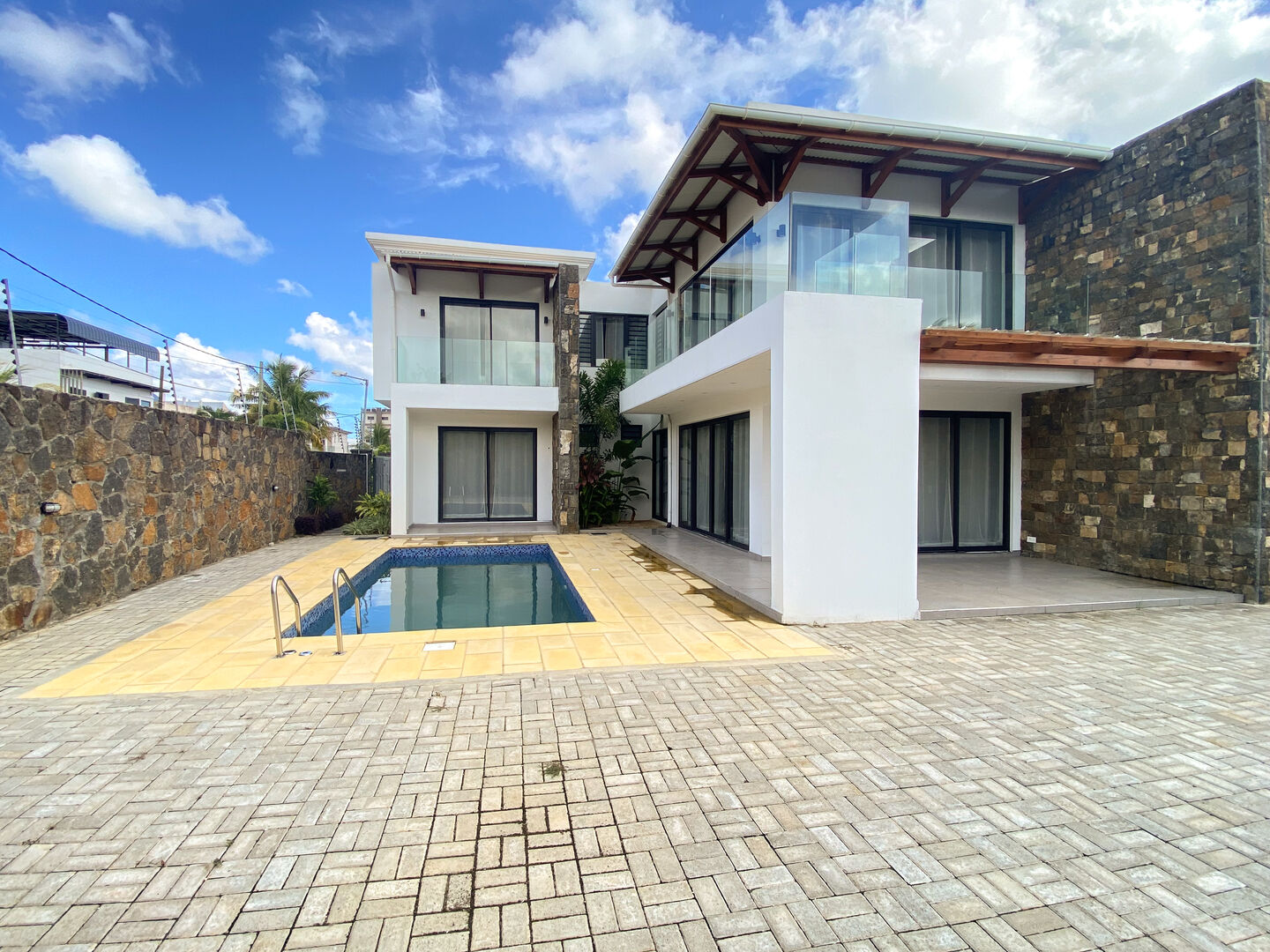 Trou aux Biches – Magnifique Villa moderne meublée 4 chambres ensuite avec piscine privée