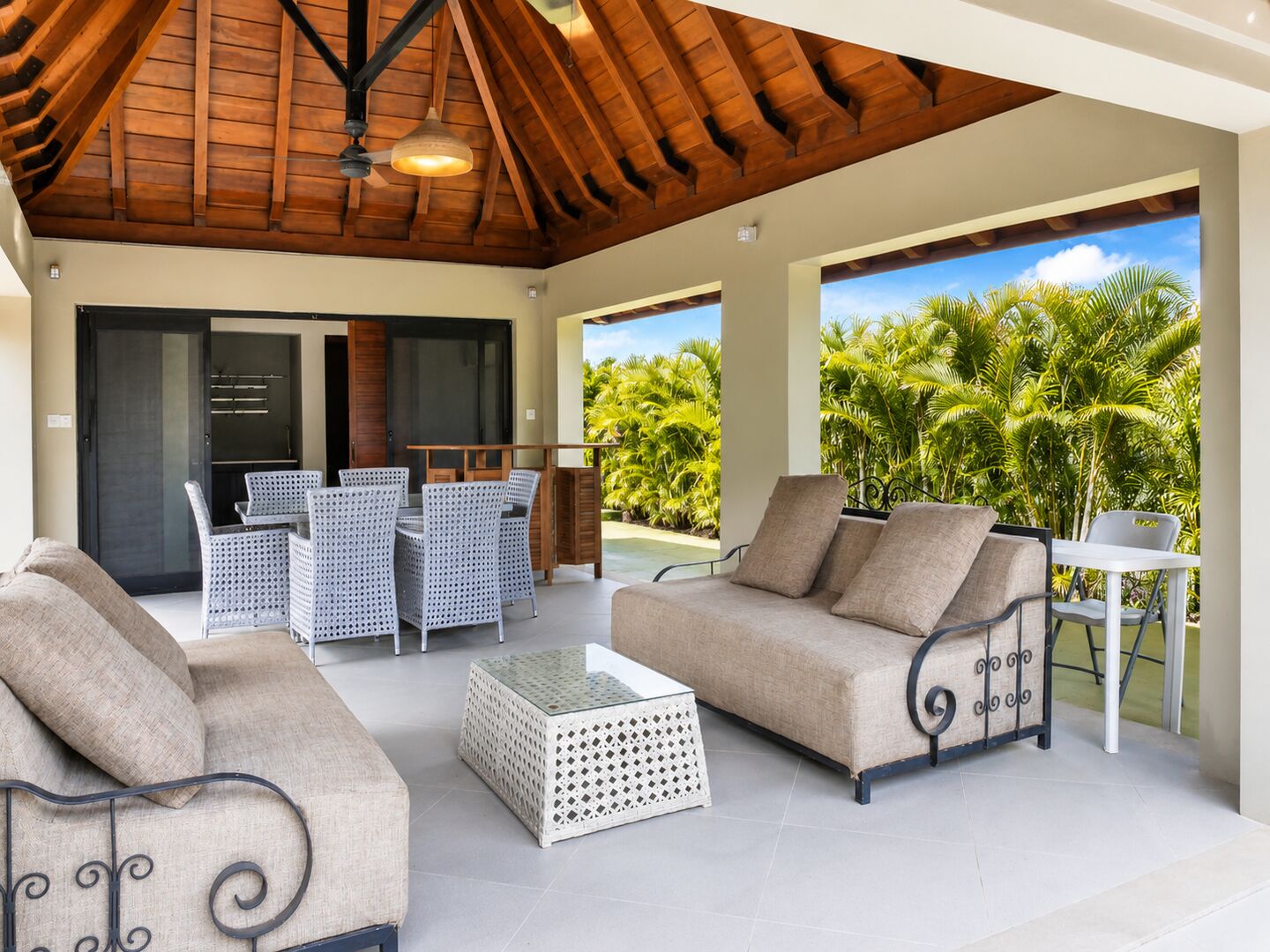Villa familiale de 4 chambres avec grand jardin et piscine