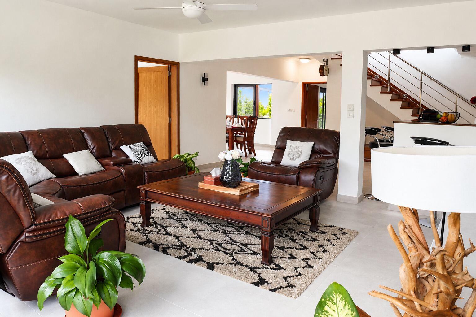 Villa familiale de 4 chambres avec grand jardin et piscine
