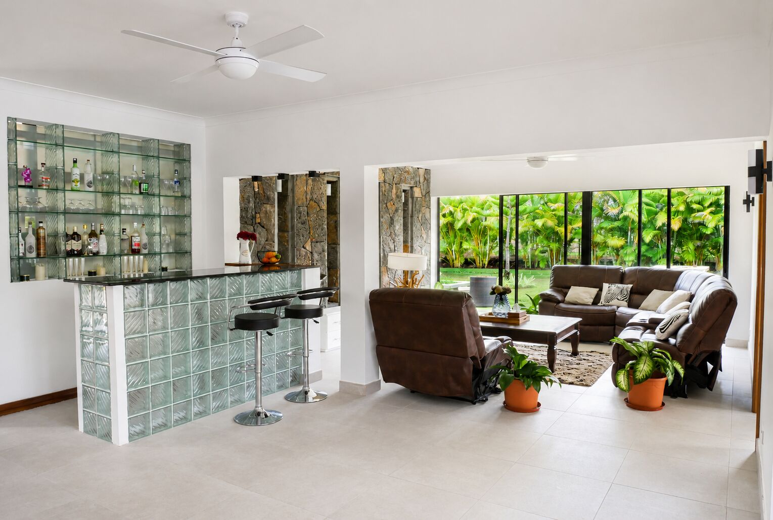 Villa familiale de 4 chambres avec grand jardin et piscine