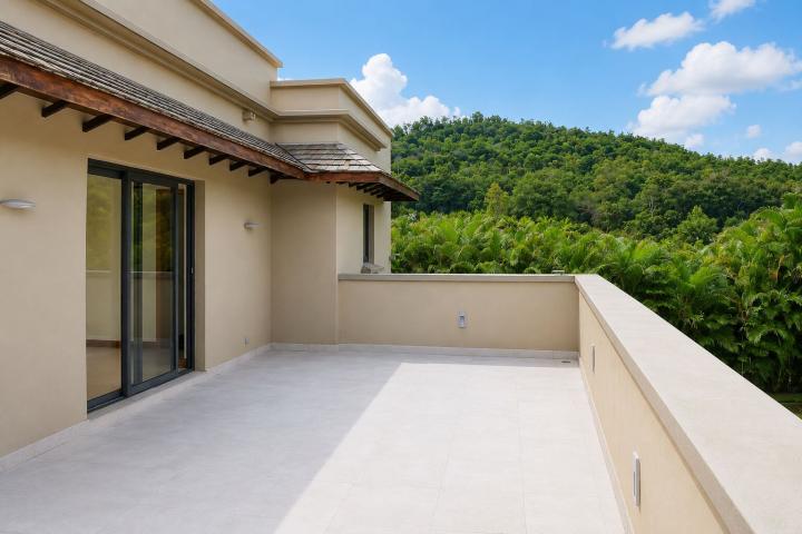 Villa familiale de 4 chambres avec grand jardin et piscine à vendre à Rivière Noire