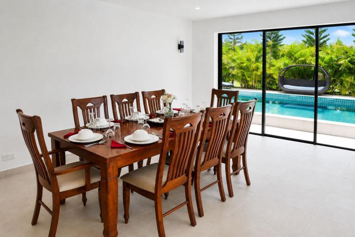Villa familiale de 4 chambres avec grand jardin et piscine à vendre à Rivière Noire