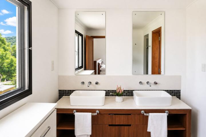 Villa familiale de 4 chambres avec grand jardin et piscine à vendre à Rivière Noire