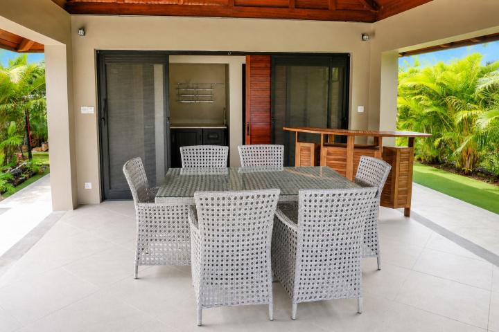 Villa familiale de 4 chambres avec grand jardin et piscine à vendre à Rivière Noire