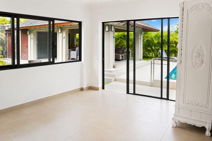 Villa familiale de 4 chambres avec grand jardin et piscine à vendre à Rivière Noire