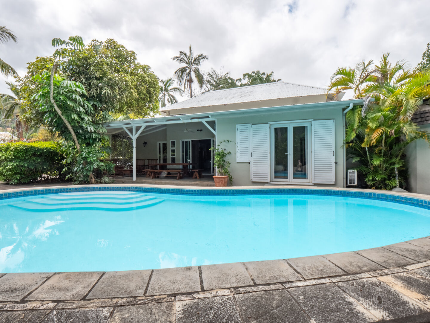 Maison meublée 4 chambres avec piscine à louer à Rivière Noire