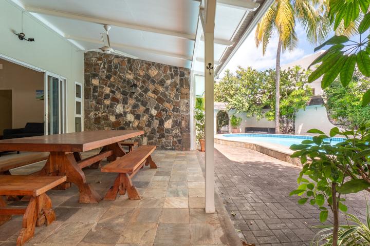 Furnished 4-bedroom house with pool to rent in Rivière Noire