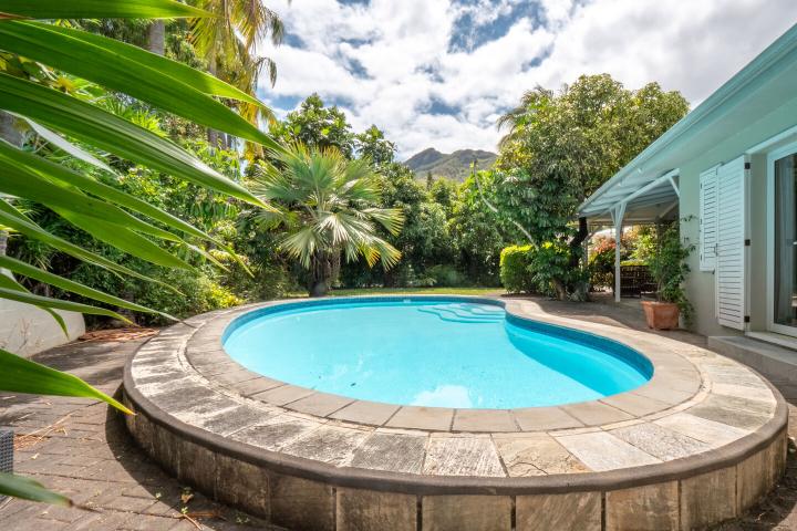 Furnished 4-bedroom house with pool to rent in Rivière Noire