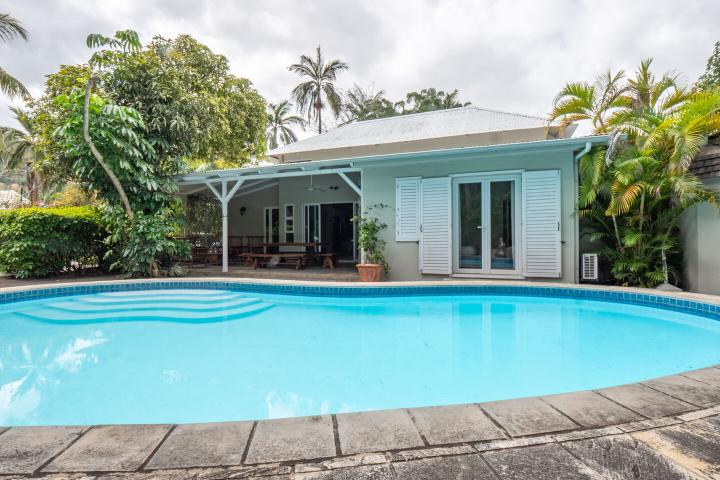 Maison meublée 4 chambres avec piscine à louer à Rivière Noire