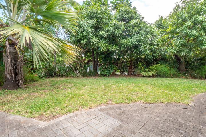 Furnished 4-bedroom house with pool to rent in Rivière Noire