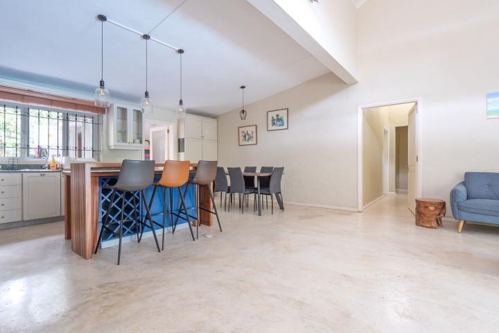 Furnished 4-bedroom house with pool to rent in Rivière Noire
