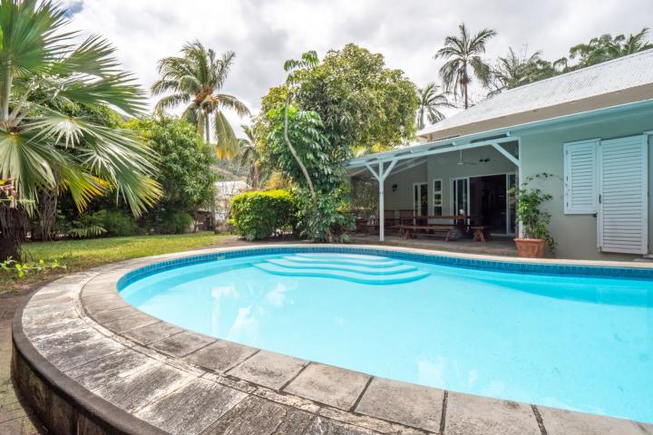 Furnished 4-bedroom house with pool to rent in Rivière Noire