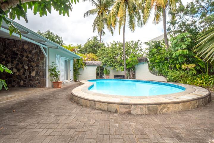 Furnished 4-bedroom house with pool to rent in Rivière Noire