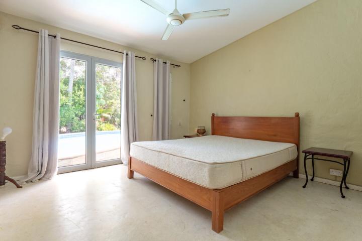 Furnished 4-bedroom house with pool to rent in Rivière Noire