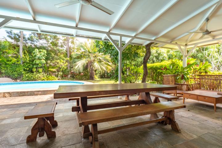 Furnished 4-bedroom house with pool to rent in Rivière Noire