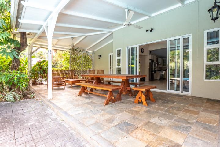 Furnished 4-bedroom house with pool to rent in Rivière Noire