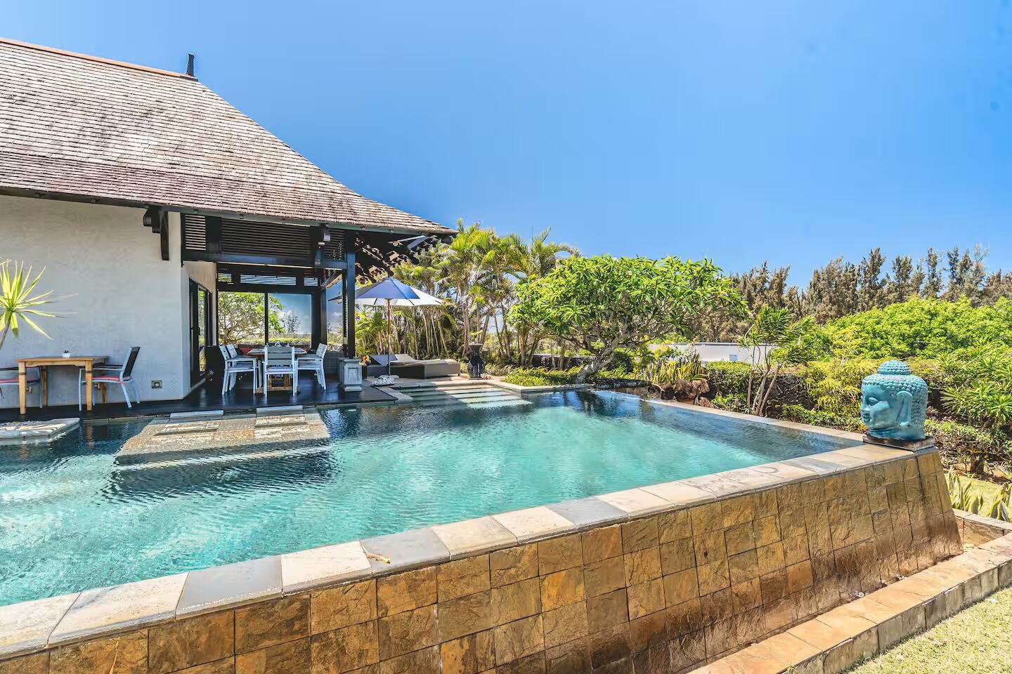 Villa de prestige 4 chambres avec vue mer à vendre à Bel Ombre