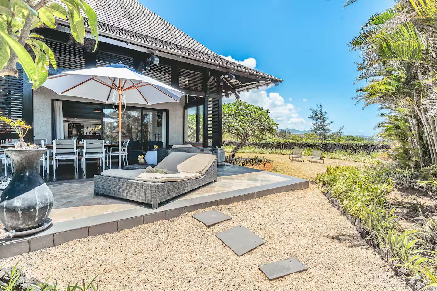 Villa de prestige 4 chambres avec vue mer à vendre à Bel Ombre