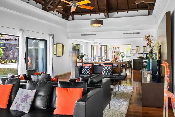 Villa de prestige 4 chambres avec vue mer à vendre à Bel Ombre