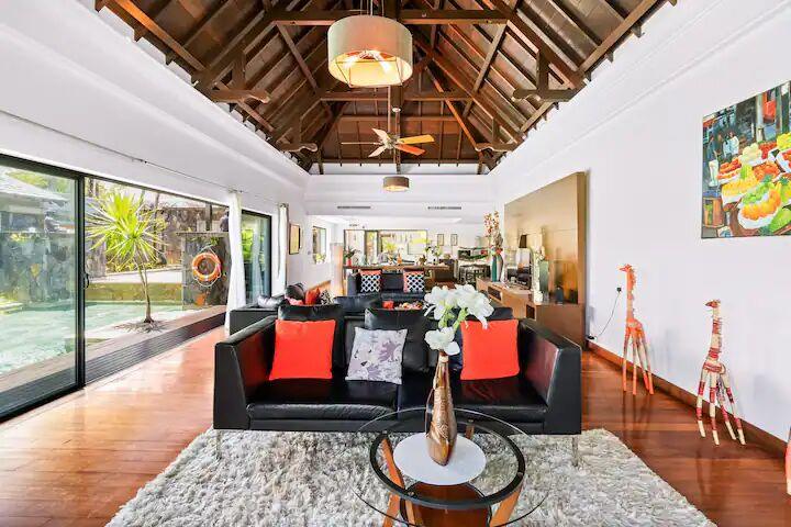 Villa de prestige 4 chambres avec vue mer à vendre à Bel Ombre