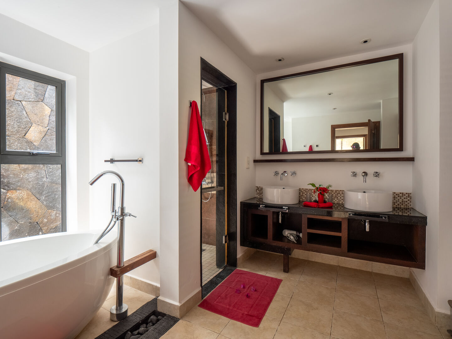 Villa de prestige 3 chambres sur vaste terrain à Bel Ombre