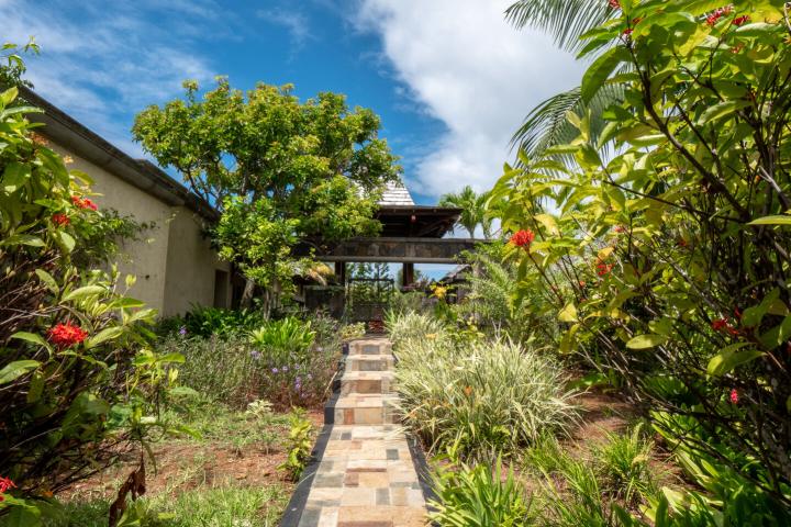Villa de prestige 3 chambres sur vaste terrain à vendre à Bel Ombre