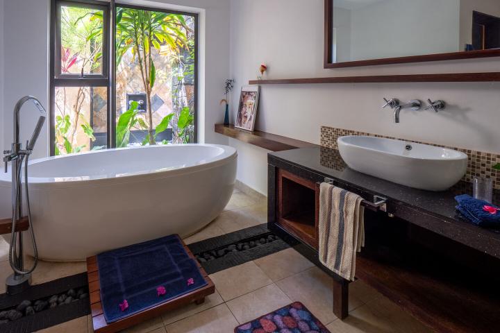 Villa de prestige 3 chambres sur vaste terrain à vendre à Bel Ombre