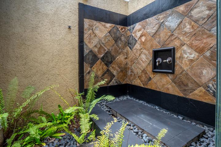 Villa de prestige 3 chambres sur vaste terrain à vendre à Bel Ombre
