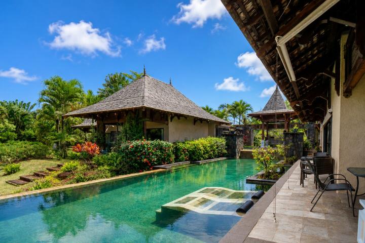 Villa de prestige 3 chambres sur vaste terrain à vendre à Bel Ombre