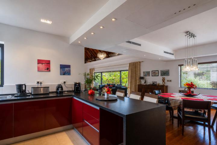 Villa de prestige 3 chambres sur vaste terrain à vendre à Bel Ombre