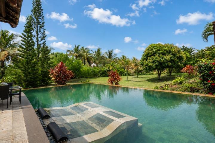 Villa de prestige 3 chambres sur vaste terrain à vendre à Bel Ombre