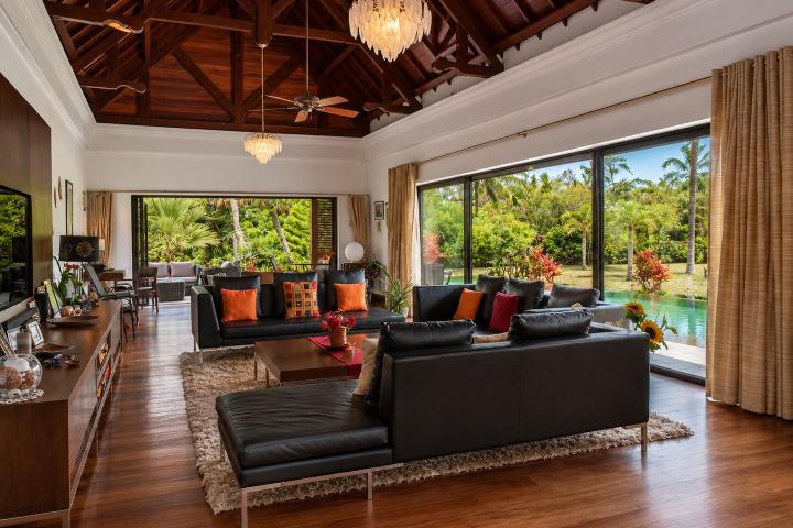 Villa de prestige 3 chambres sur vaste terrain à vendre à Bel Ombre